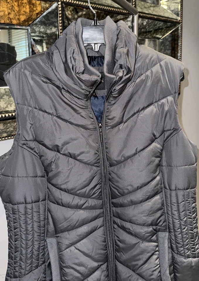 Weatherproof Women’s Grey Puffer Zip Up Vest Size 1X - Image 2 of 4