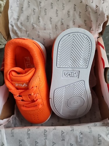 New in Box FILA Infant/toddler Sz 7, Impress LL Low Sneakers Bright Orange - Picture 4 of 15
