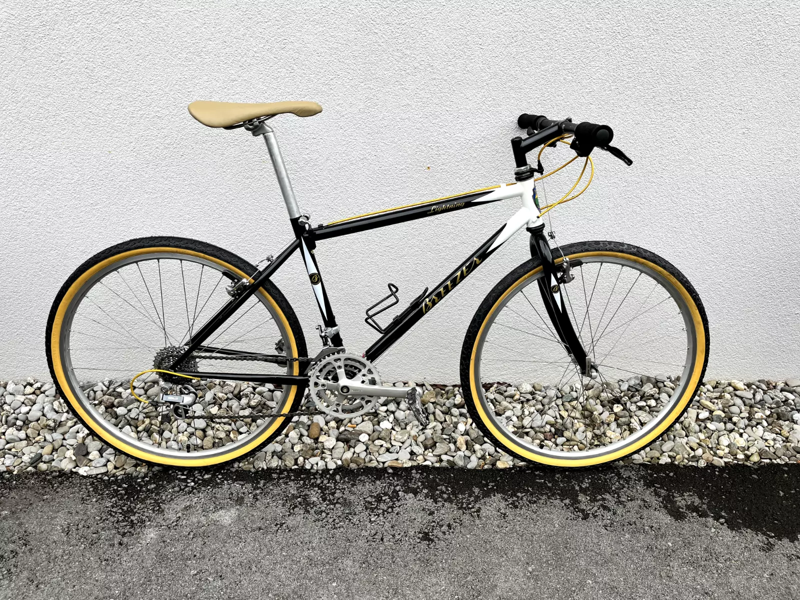 BREEZER Lightning, Fully Restored, Shimano XT, Ritchey, Joe Breeze, Mountain Bike - Picture 1 of 9 BREEZER Lightning, Fully Restored, Shimano XT, Ritchey, Joe Breeze, Mountain Bike - Picture 1 of 9