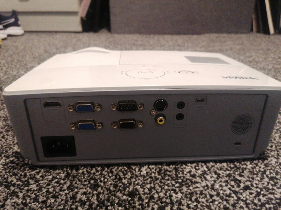 Vivitek D555 3000 lumens XGA Projector , Used, Works Perfect - Image 2 of 3