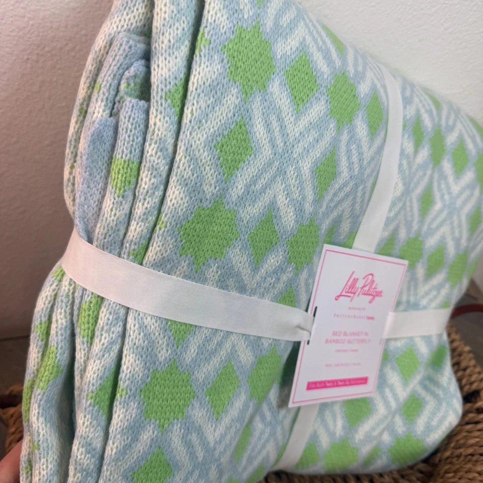 POTTERY BARN TEEN LILLY PULITZER BED BLANKET IN BAMBOO BUTTERFLY TWIN BLUE/GREEN - Image 4 of 4