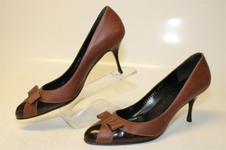 Salvatore Ferragamo Vintage Womens Size 7 B Italy Made Leather Bow Pumps Shoes