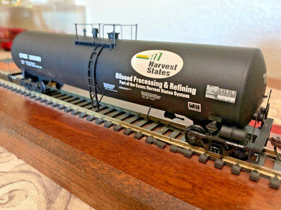 HARVEST STATES / CENEX OIL SEED 23K FUNNEL FLOW TANK CAR- HO SCALE - ''CHS '' NEW