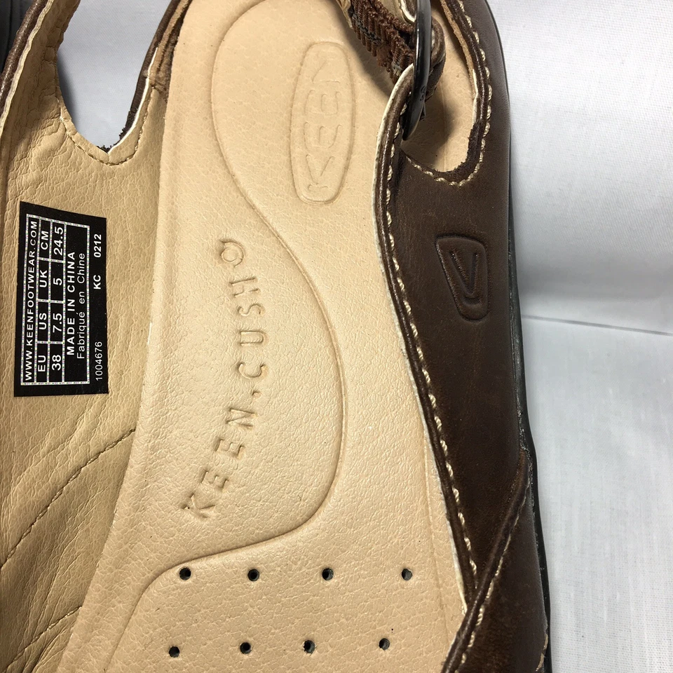 Zuecos con cordones Keen Cush para mujer talla 7M cuero marrón hebilla-correa sin cordones planos Foto 3 de 4