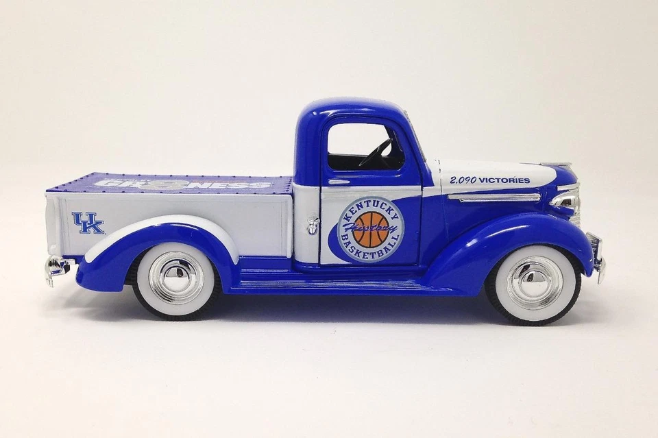 UK Kentucky Wildcats 1939 Chevrolet Pickup Limited Edition of 252 Diecast Bank - Image 4 of 4