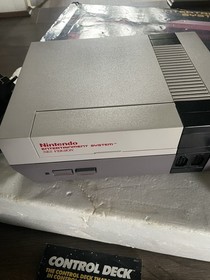 Nintendo NES Entertainment System Video Game Console Boxed Action Set 
