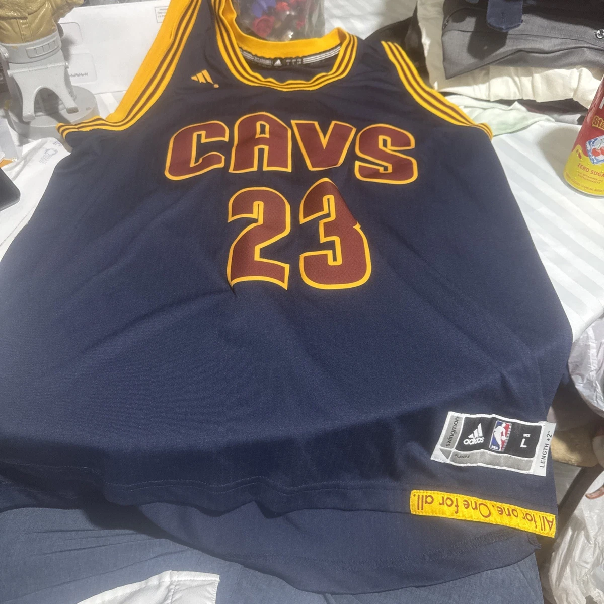 LeBron James размер L Cleveland Cavaliers NBA Fan одежда и