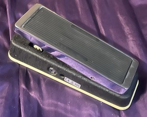 Dunlop Cry Baby Jimi Hendrix Wah Pedal JH-1B 60's Vibe Crybaby