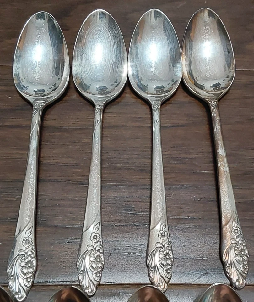 Lot of 8 Oneida Community Evening Star Teaspoons Holidays Parties Gatherings - Image 2 of 4