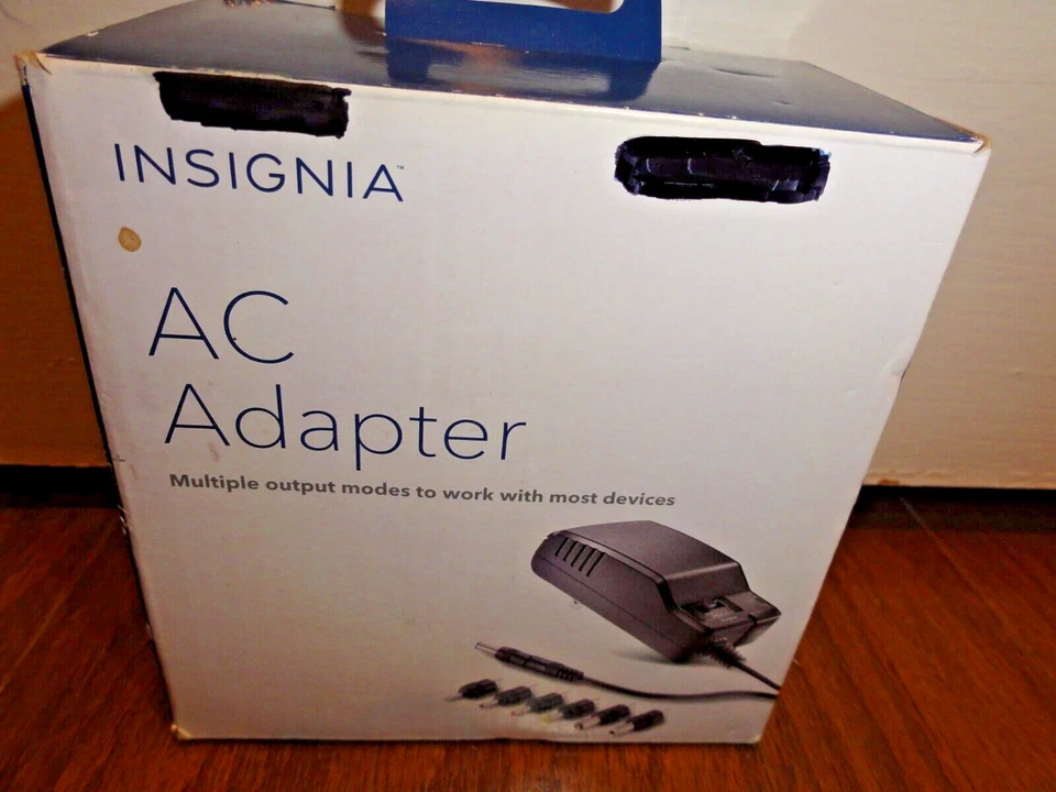 Insignia AC to DC Power Adapter with 7 Connector Tips NS-AC501 - Image 2 of 4