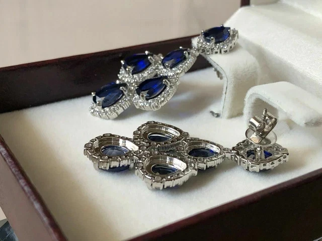 Pendientes araña de diamantes creados en laboratorio con zafiro azul de 4 quilates enchapados en oro blanco de 14 k Foto 2 de 3