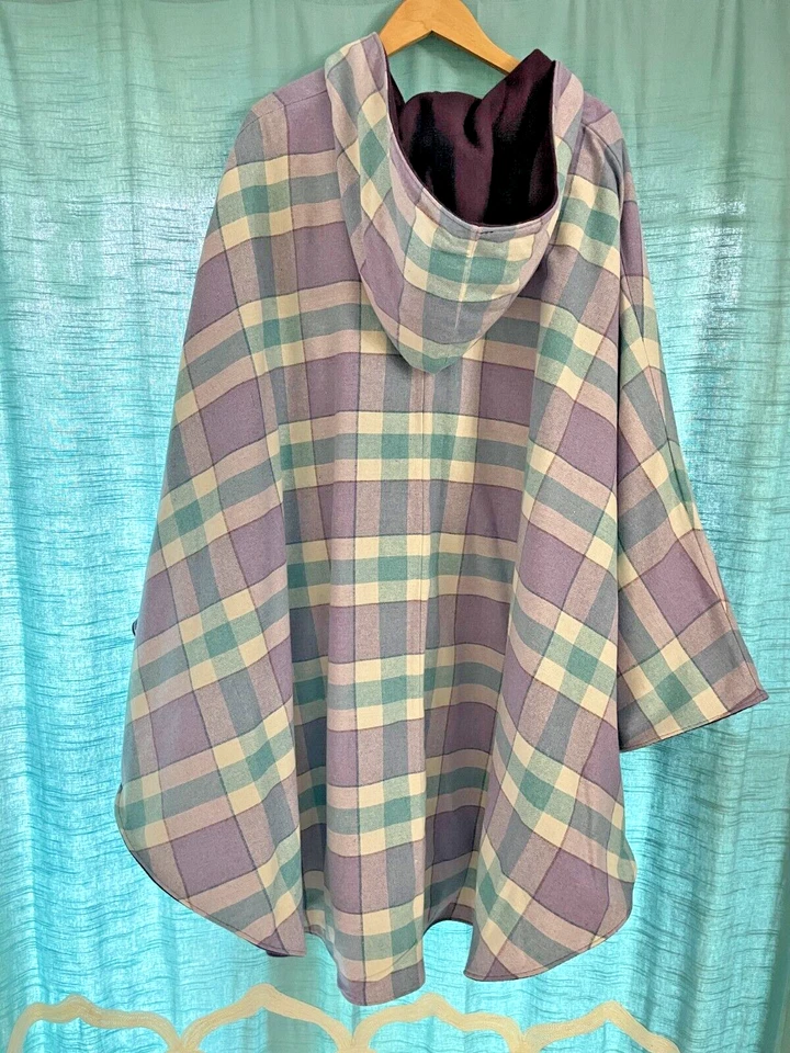 Capa PESADA Hecha a Mano Reversible a Cuadros a Púrpura con Capucha, *¿Mezcla de Lana?* Talla única Foto 4 de 4