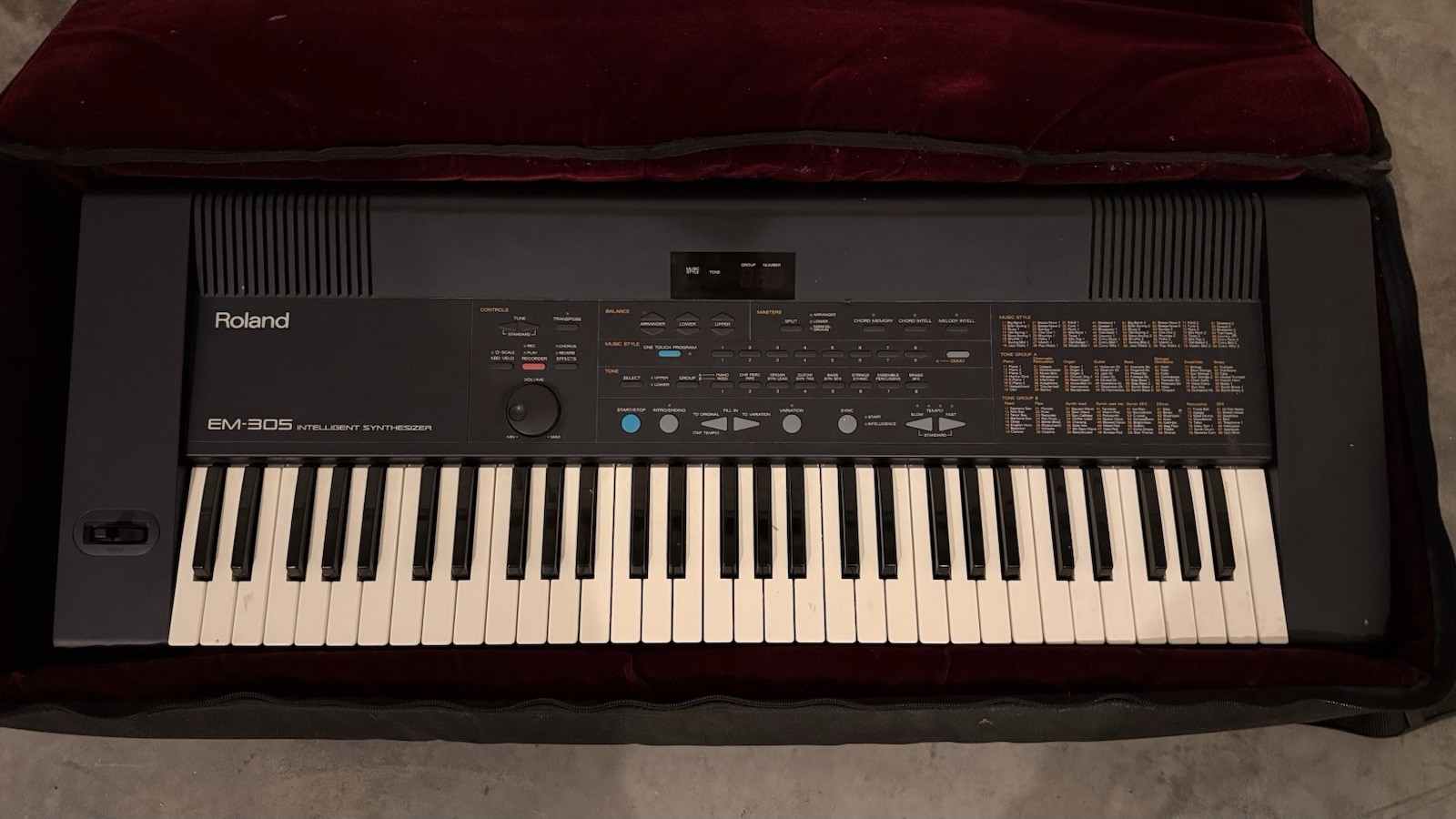 Roland EM-305 Synthesizer Keyboard