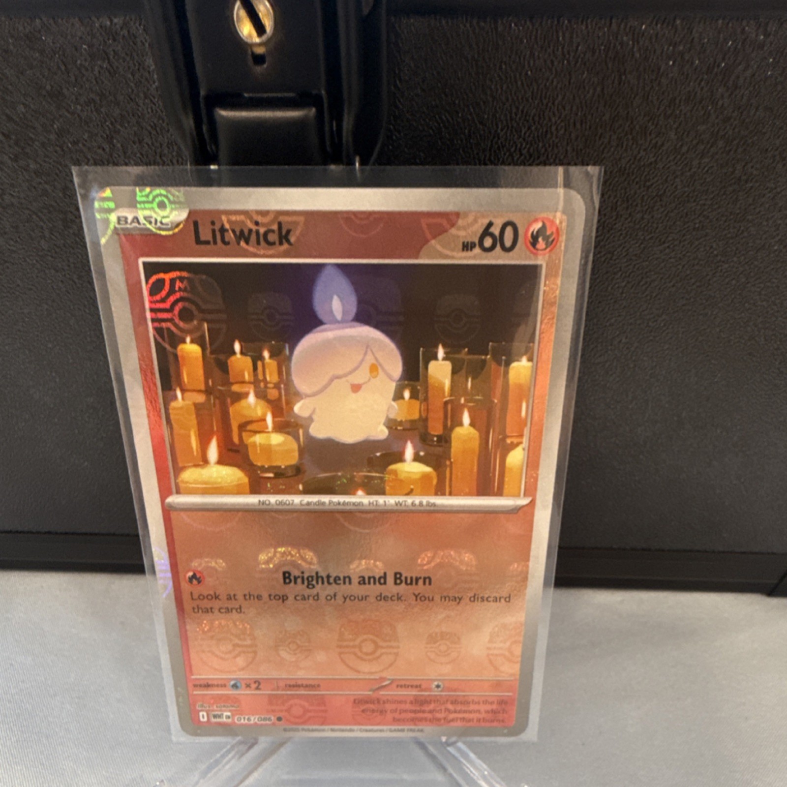 The Pokémon Company Litwick 016/086 Sv: White Flare Basic HP60 Master Ball Holo