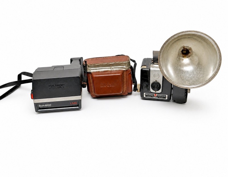 Vintage Camera Lot Polaroid Sun 600 Kodak Brownie Hawkeye Untested
