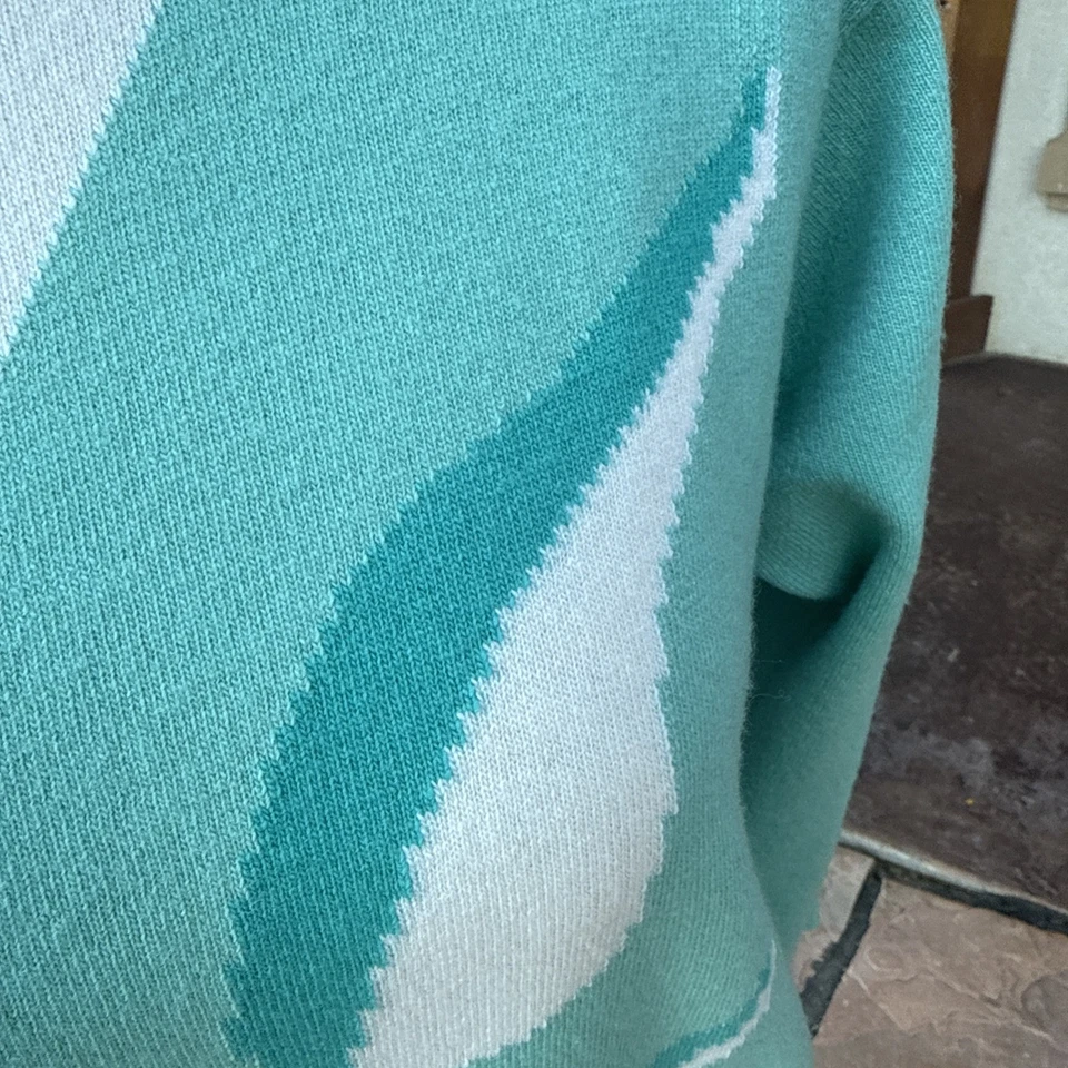 Suéter 100% Lana de Cordero Aqua Como Nuevo Retro Damas Años 80 Talla M/L Hecho en Escocia Foto 2 de 4