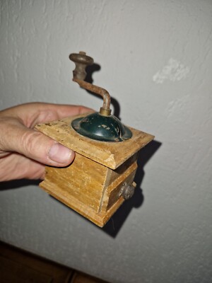Lot De 2 Moulins à Café Jouets Anciens – En Bois, France, Originaux, Vintage