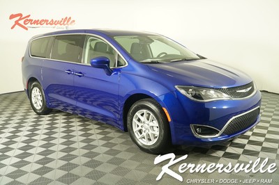 2020 Chrysler Pacifica Touring New 2020 Chrysler Pacifica Touring FWD Minivan/Van 31Dodge 200079