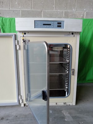 Thermo Forma Scientific CO2 Water Jacketed Incubator CO2 works 3110 video coolin