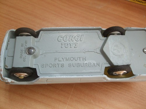 Corgi 445 Plymouth Sports Suburban. Very Good in Original Box - Picture 4 of 14