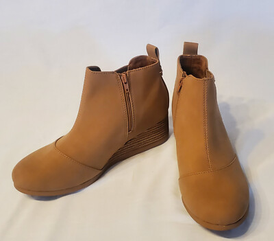NEW TOMS Kelsey Womens Size Tan Nubuck Suede Wedge Chelsea Ankle