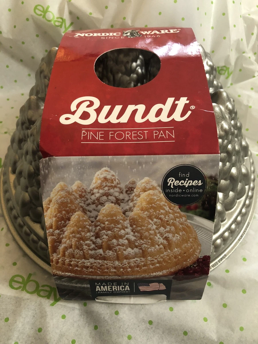 Nordic Ware Holiday tree Bundt cake mold pan New