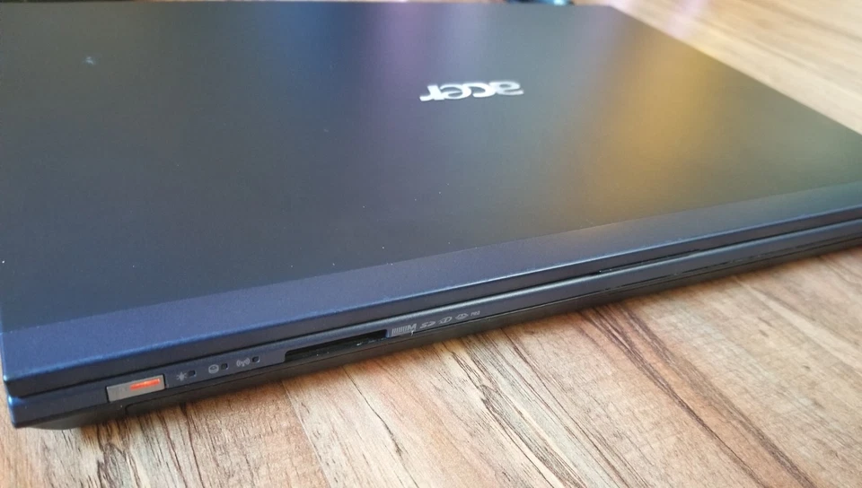 Portátil Acer Aspire TimeLineX 4830TG i5-2430M 8GB RAM 128GB SSD 14" GT 540M Foto 4 de 4