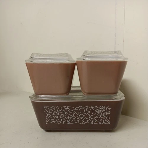 Pyrex Refrigerator Dish Set Of 3 W/ Lids Vintage Woodland