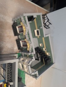 Lego City Town Green Grocer 10185 Creator Building No People, Items Shown