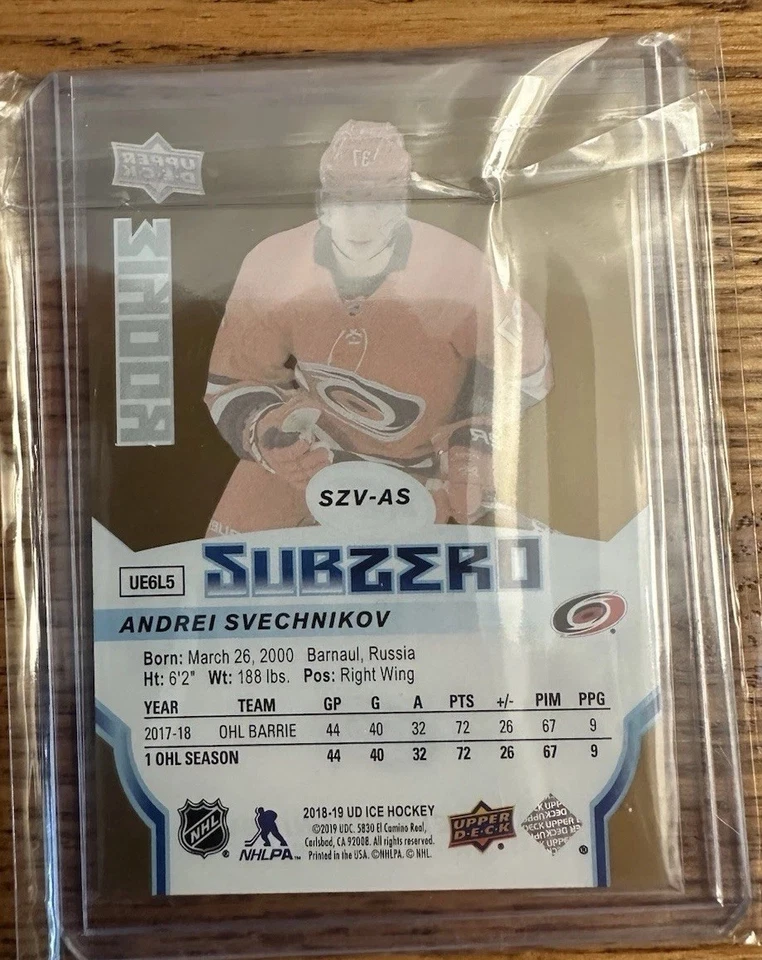 2018-19 Upper Deck Ice Sub Zero Rookie Andrei Svechnikov #SZV-AS Gold/8 (RC) Foto 3 de 3