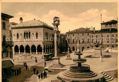 Udine Piazza Vittorio Emanuele Monumento