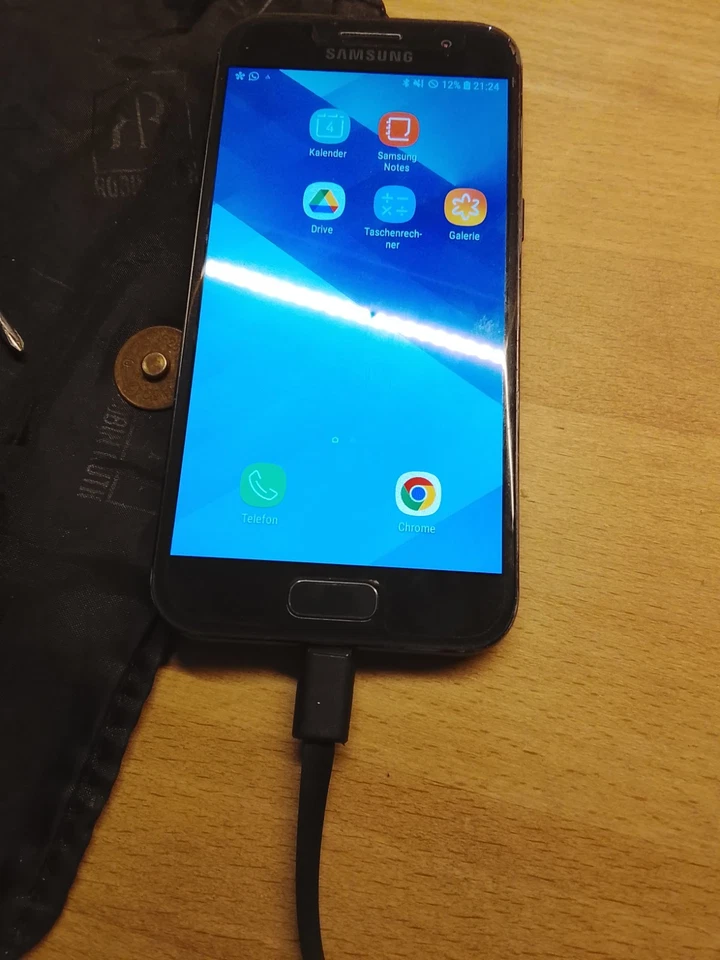 Samsung Galaxy A3 (2017) · 64GB, Foto 1 von 4
