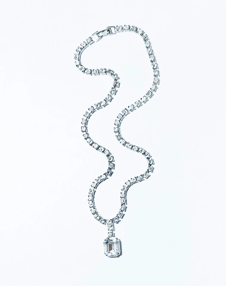 Exquisito collar de tenis vintage enchapado en plata con colgante de gota de corte esmeralda Foto 3 de 3