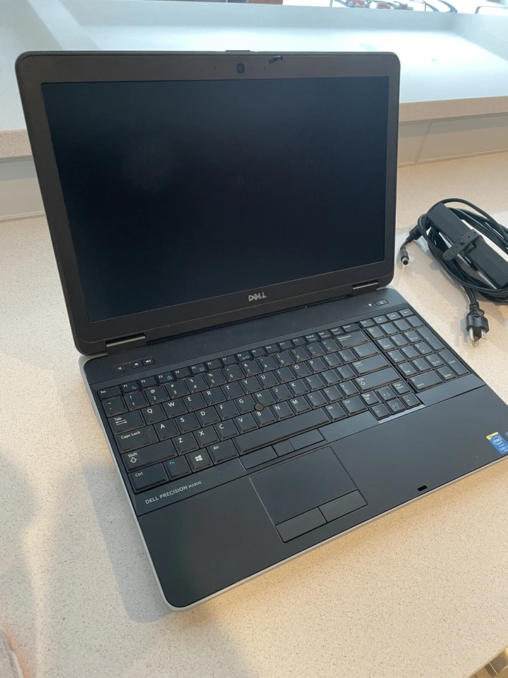 Dell Precision M2800 Core i7-4610M 3,0 GHz 8 GB 256 GB SSD AMD FirePro Foto 2 de 4