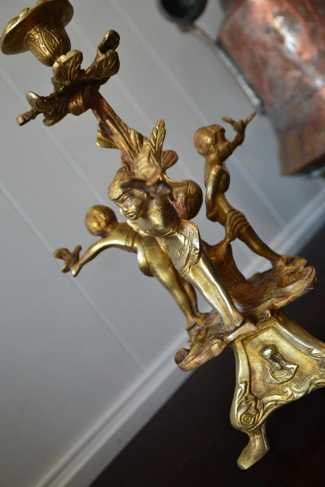 Antiguo candelabro francés siglo XIX bronce con querubines palomas Foto 4 de 4