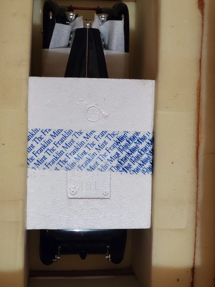 Franklin Mint 1931 Bugatti Royale Coupe DeVille 1:16 Scale Diecast Large Car - Image 3 of 4