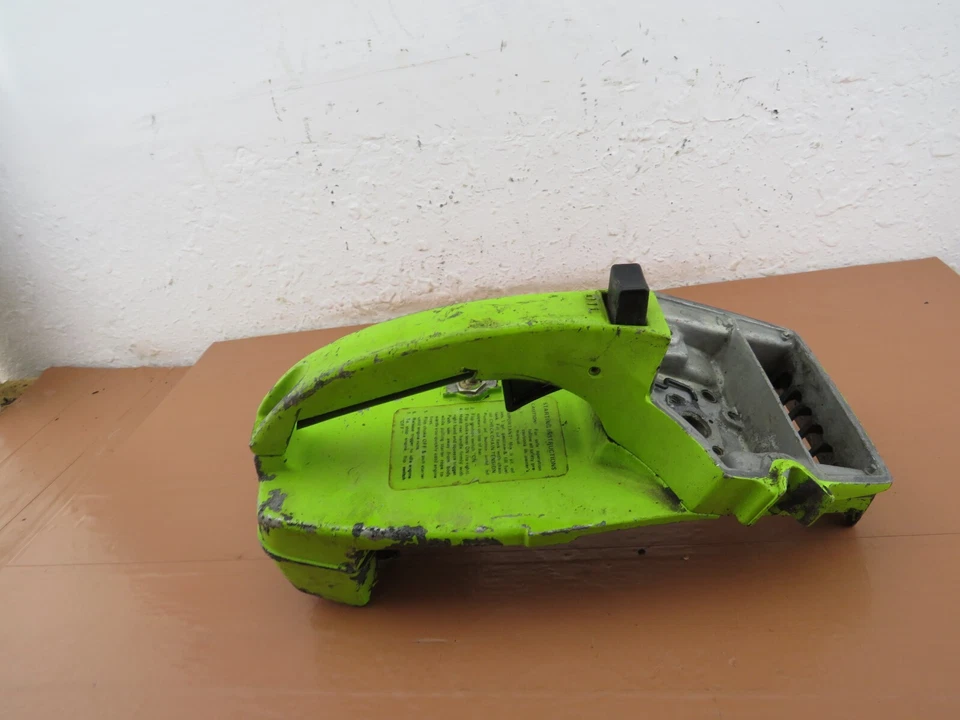 Motosierra Poulan S25DA, Super 25DA, XXV mango de gatillo / tanque de combustible OEM Foto 3 de 4