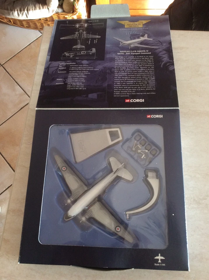 Aereo Corgi Jetliners Douglas C-47 B Dakota IV Raf 2000 Limited Edition 1:144 - Immagine 2 di 3