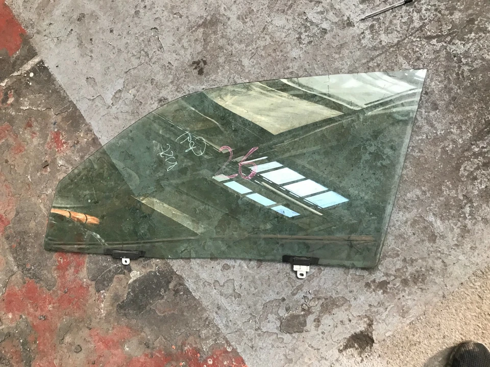 Toyota starlet turbo glanza jdm import ep91 nsf passenger front window glass - Image 2 of 4