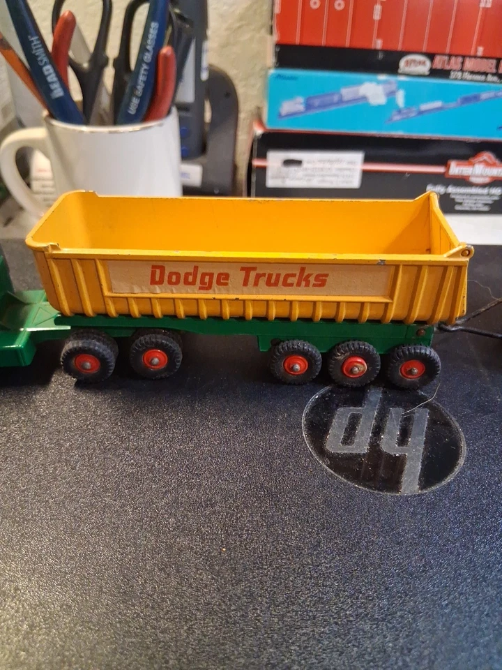 Tractor Dodge Lesney Matchbox King Size K-16 con dos volquetes, 1966 (usado) Foto 2 de 4