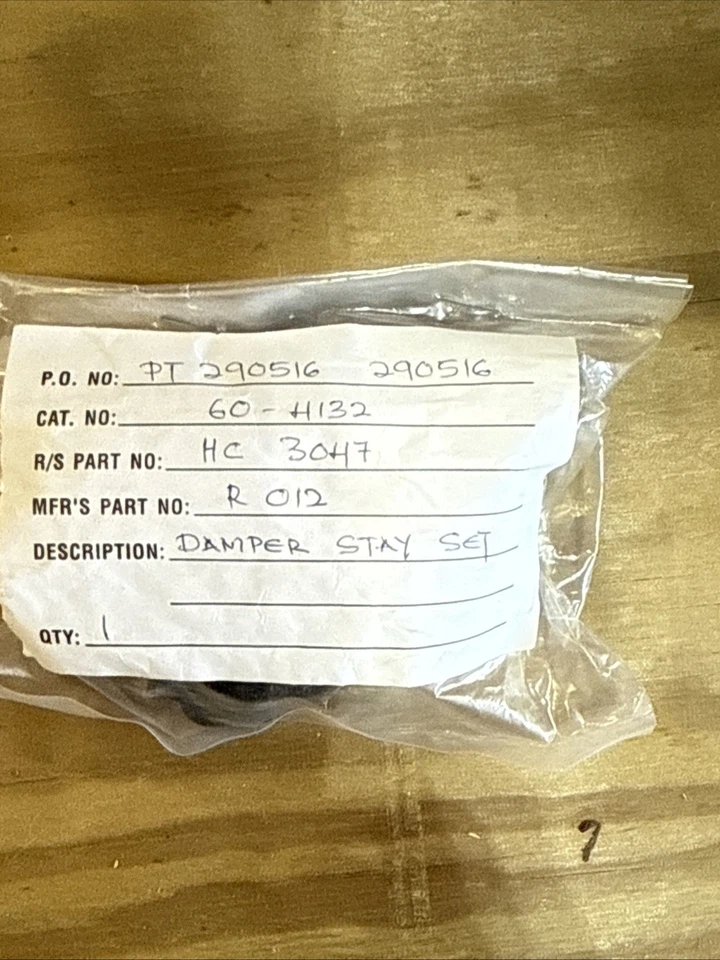 Lote de piezas Radio Shack. Neumáticos, juego de amortiguadores y carcasa de parachoques. Foto 3 de 4