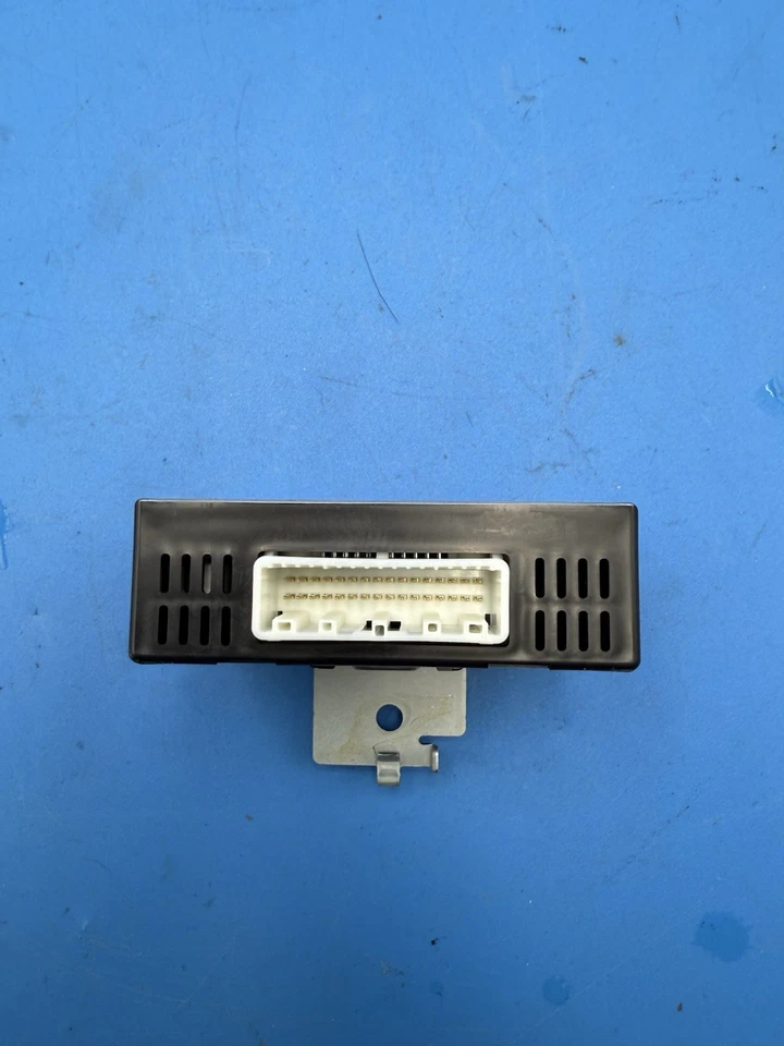 Módulo de control de presión de neumáticos Infiniti Q70 Q70L M37 M56 TPMS 2011-2019 OEM Foto 3 de 3