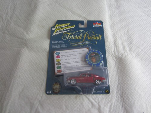 2021 Johnny Lightning Trivial Pursuit: 1948 Tucker Torpedo NIP - 第 1/3 張圖片