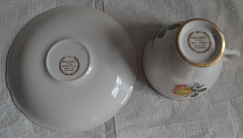 Royal Castle #651 Yellow Roses Tea Cup and Scalloped Saucer Vintage Granny Core - Picture 3 of 4