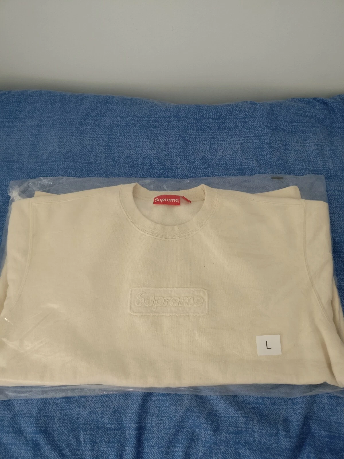 Crewneck logo découpé suprême couleur naturelle taille grande**à la main**