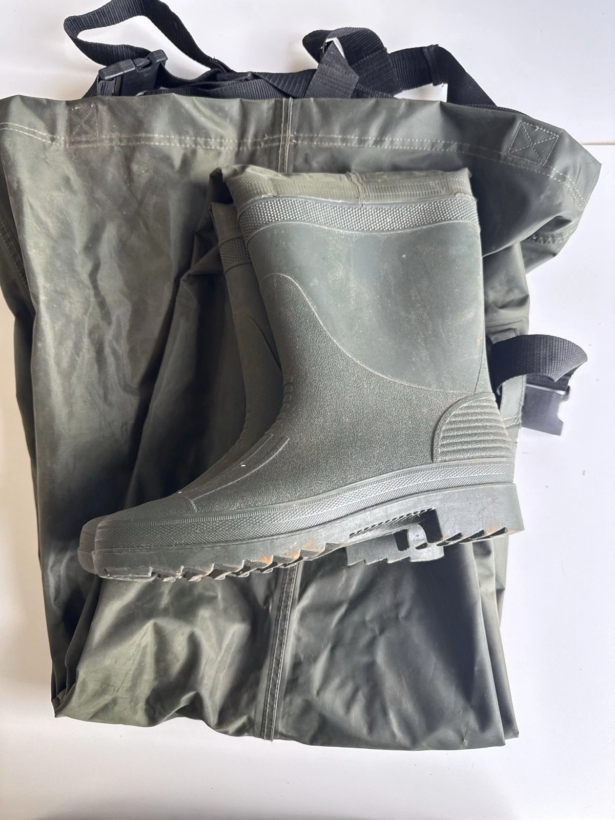 Men’s Size 9 Chest Waders PVC Fishing Hunting Waterproof Boot Foot