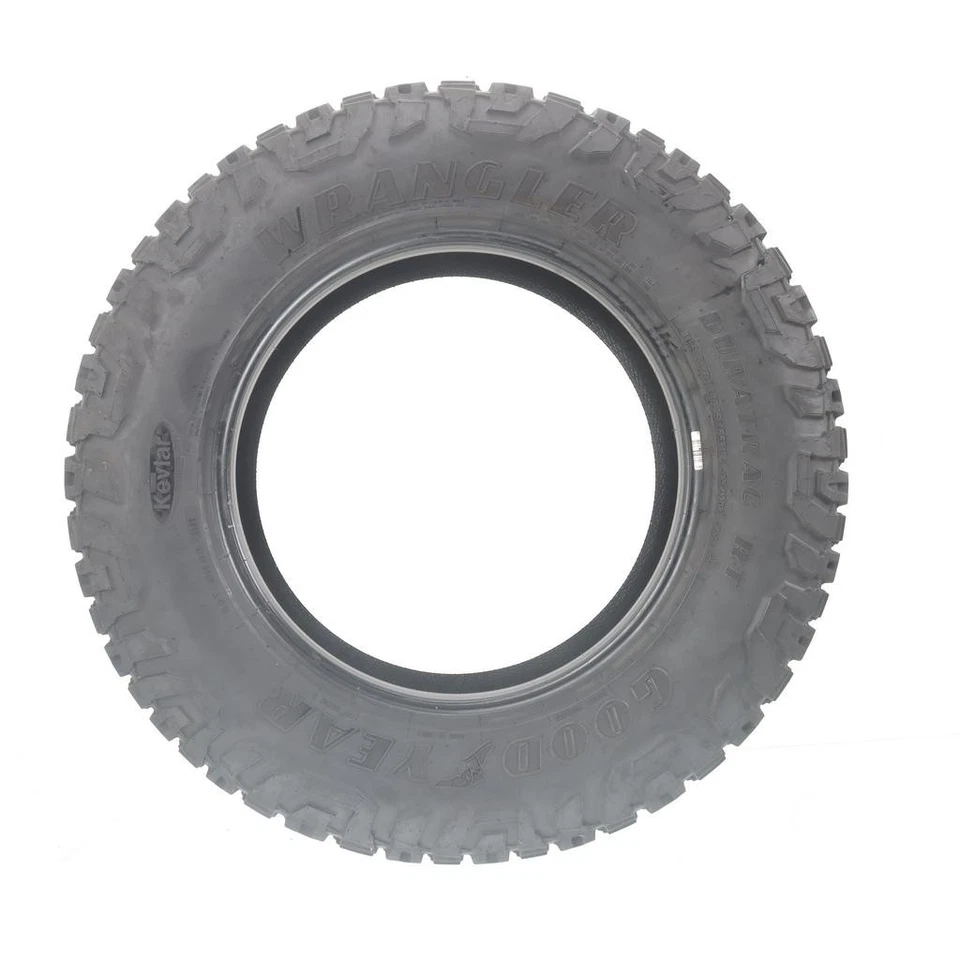 Usado LT 275/65R18 Goodyear Wrangler Duratrac RT Kevlar 123/120R - 8/32 - Imagem 4 de 4