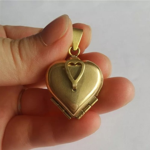 Gold Heart-Shaped Four-Photo Locket Necklace - Perfect Gift Jewelry - Picture 3 of 8