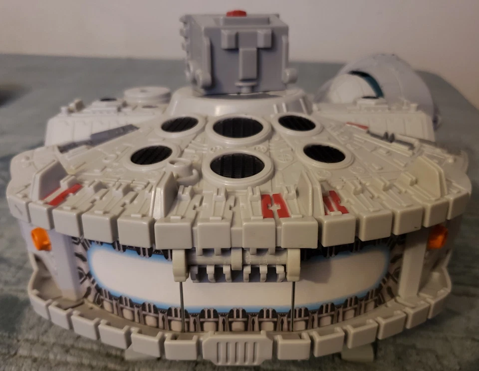 2011 Hasbro Playskool Star Wars Millennium Falcon navio - Imagem 2 de 4