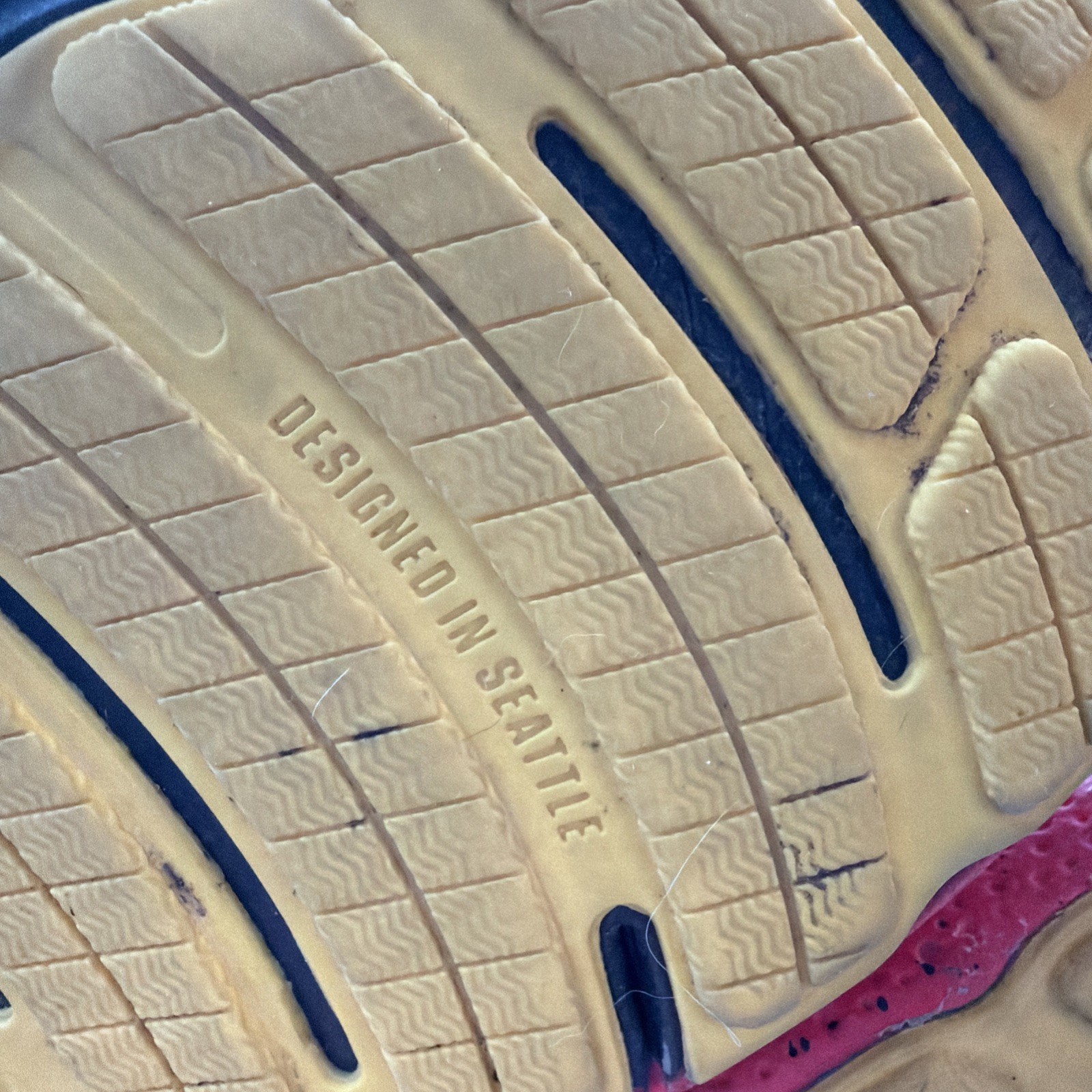 Brooks Ghost Max 2 Mickey Mouse Women's Sneakers Black Red White Yellow thumbnail 14